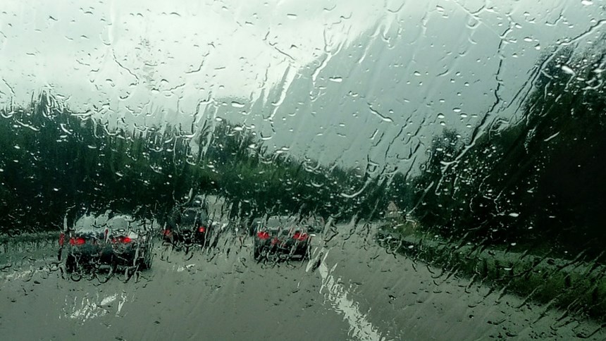 Советы по управлению автомобилем в дождь