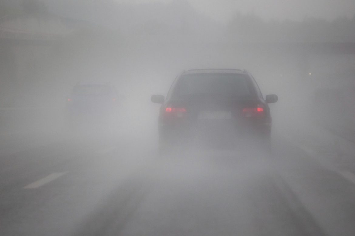 Правила управления автомобилем в туман